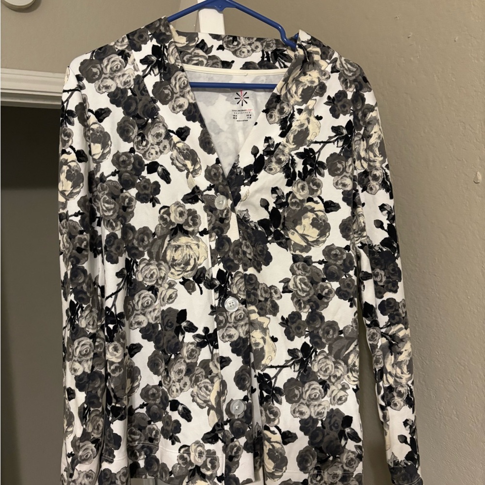 Isaac Mizrahi Black, Gray & Withe Floral Button-Front Blouse #7